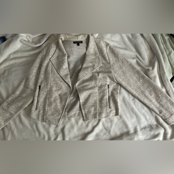 Beautiful Gray and White Blazer from Banana Republic size Large - Picture 6 of 9